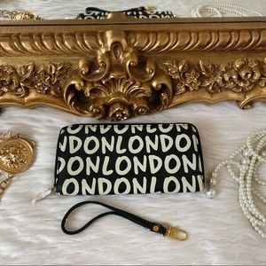 London Metropolitan Collection Wallet Wristlet - image 1